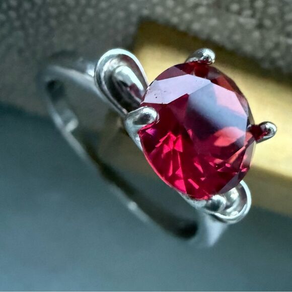 Silver Tone Statement Ring with Large Red Faceted Stone – Size 10 - Picture 13 of 17